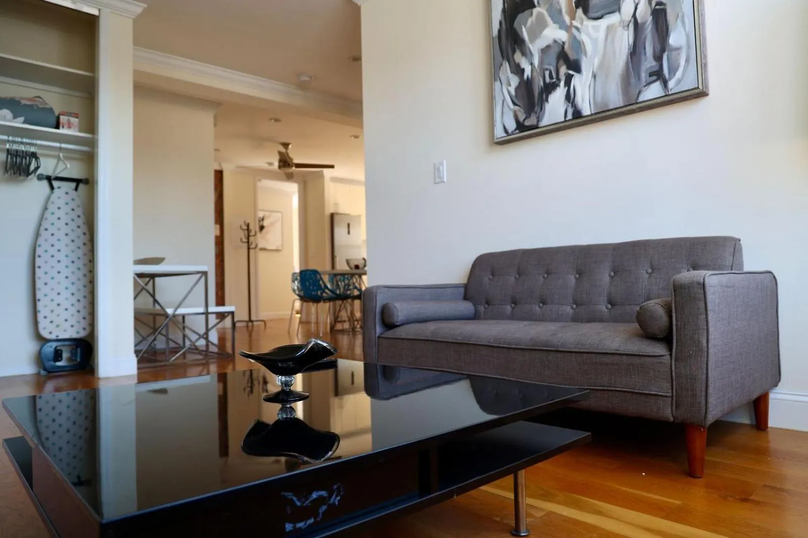 Modern Apartment In New York By Central Park