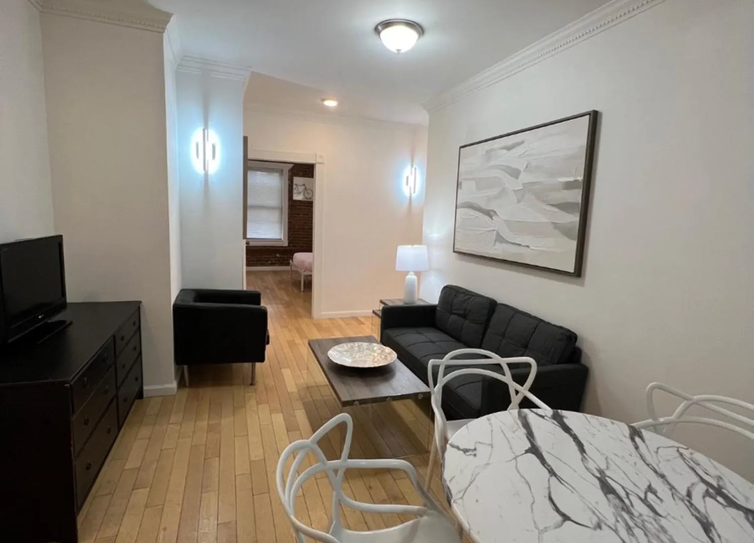 Modern Apartment In New York By Central Park