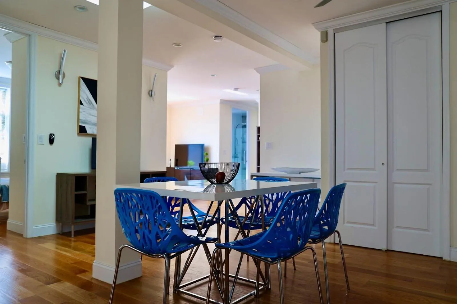 Modern Apartment In New York By Central Park